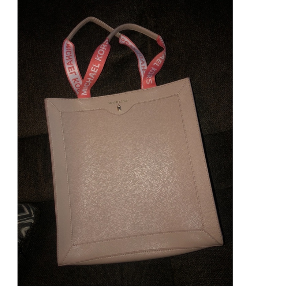 New MK Tote Purse W/Coral Pink Straps